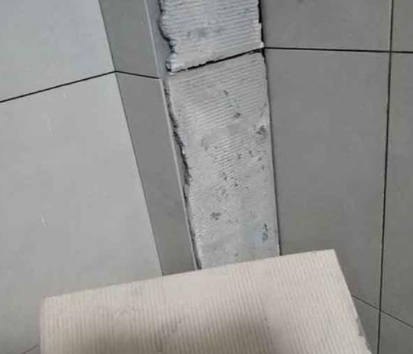 紫云瓷砖空鼓维修公司分享下厨房瓷砖脱落的补救措施。